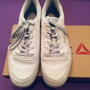 Cream white vintage Reebok sneaker (Men’s)